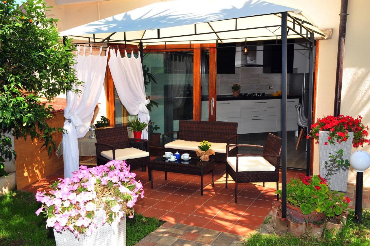 Brezza Di Mare Bed & Breakfast San Teodoro  Bagian luar foto
