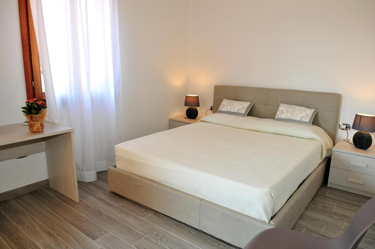 Brezza Di Mare Bed & Breakfast San Teodoro  Bagian luar foto